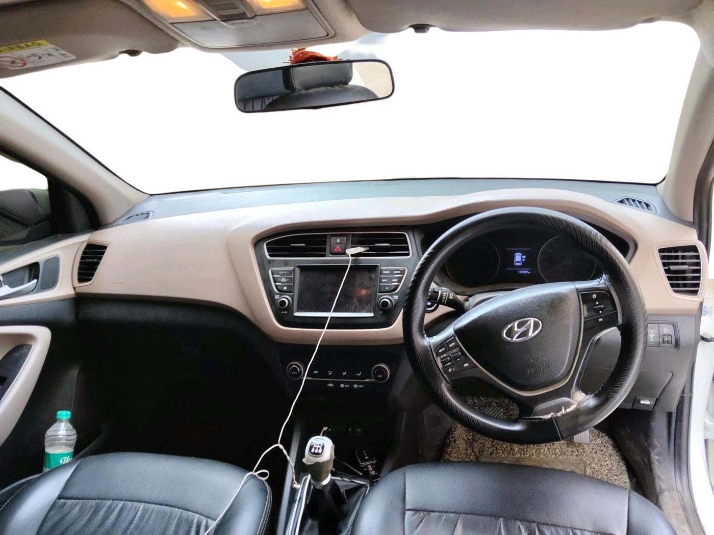 2020 Hyundai Elite i20 ASTA 1.2 (O), Petrol, Manual, 1,39,899 km, interior