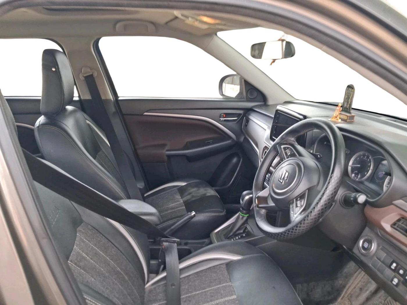 2023 Maruti BREZZA ZXI AT SMART HYBRID, Petrol, Automatic, 47,301 km, interior