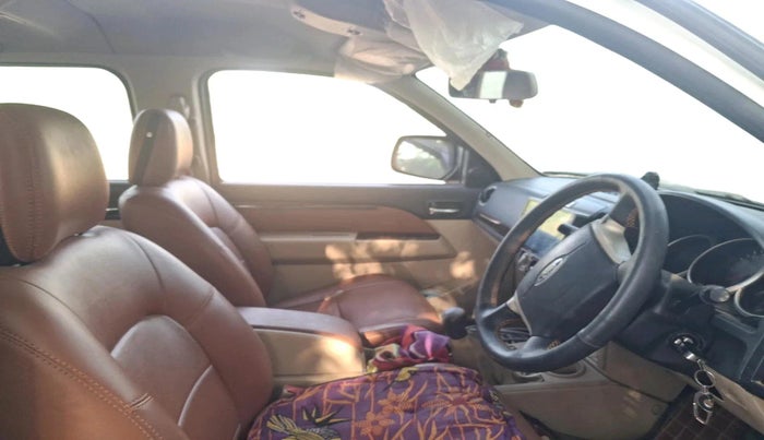 2010 Ford Endeavour 2.5L 4X2 MT, Diesel, Manual, 1,04,899 km, interior