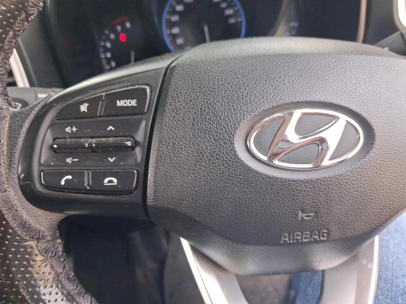2022 Hyundai VENUE S 1.2, Petrol, Manual, 74,259 km, interior
