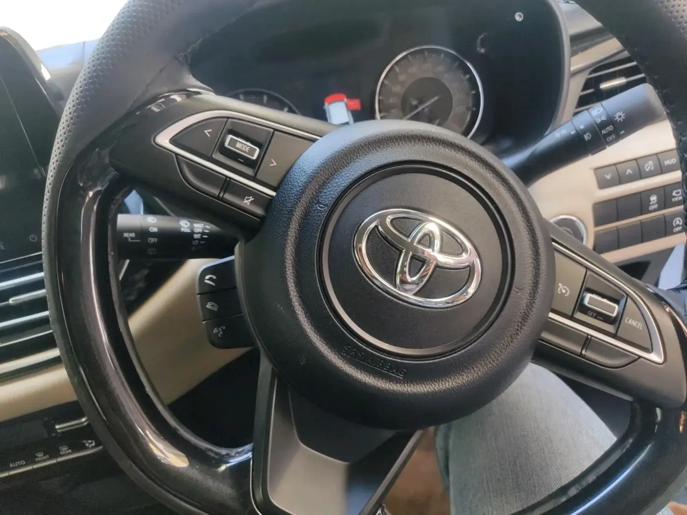 2025 Toyota Glanza V AMT, Petrol, Automatic, 5,600 km, interior
