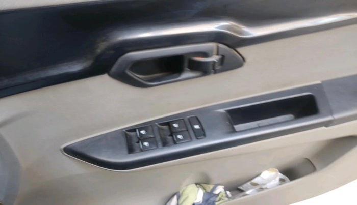 2016 Mahindra Kuv100 K4 PLUS D 6 STR, Diesel, Manual, 64,708 km, interior