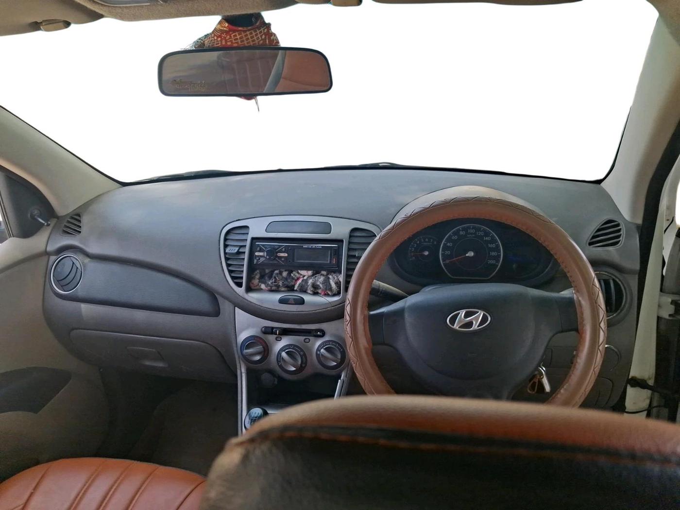 2013 Hyundai i10 ERA 1.1, Petrol, Manual, 99,266 km, interior