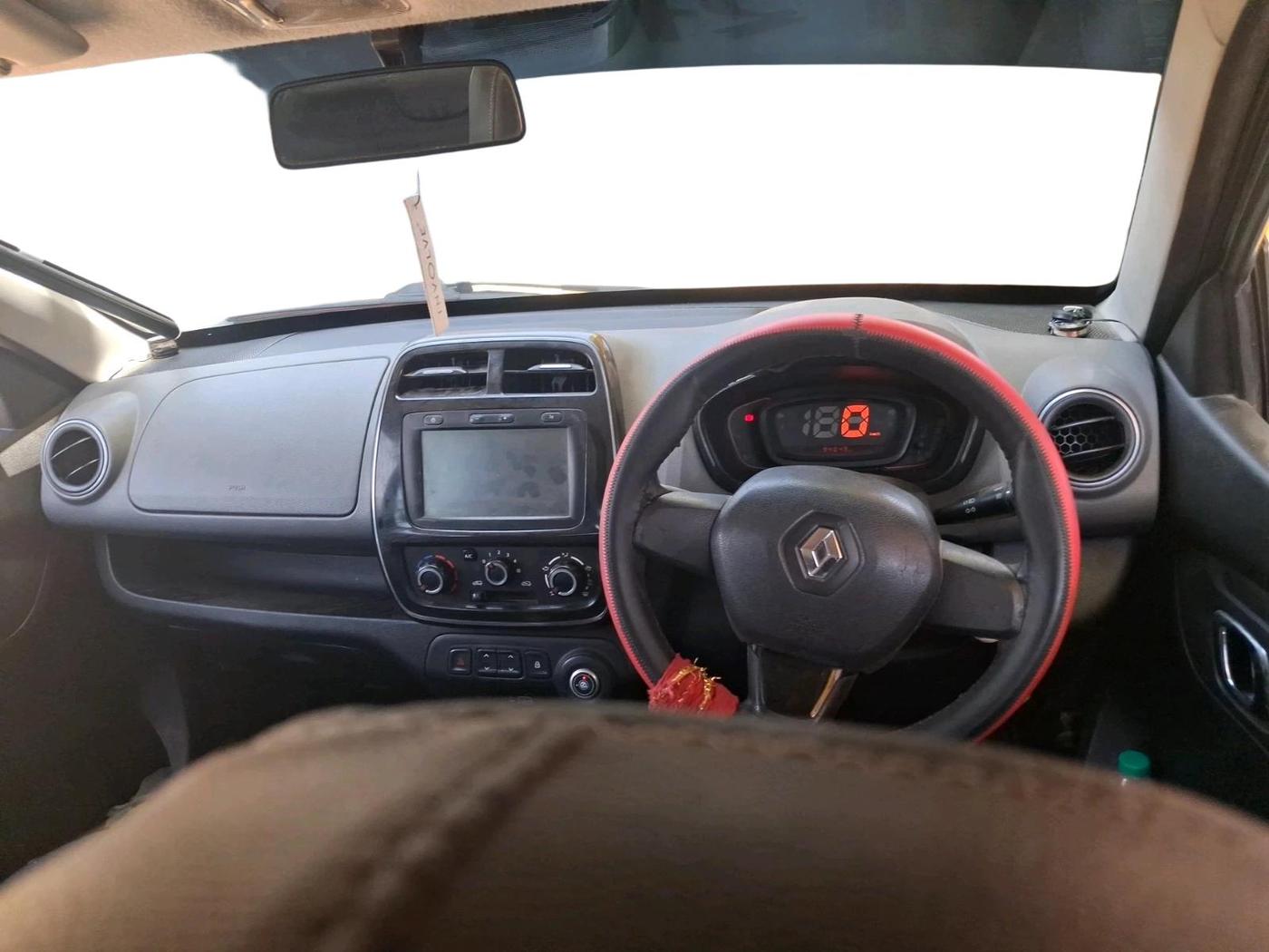 2018 Renault Kwid RXT 1.0 (O), CNG, Manual, 94,845 km, interior