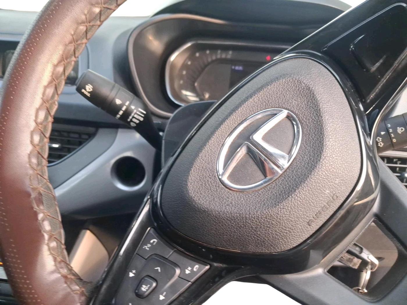 2023 Tata NEXON XM SUNROOF DIESEL, Diesel, Manual, 83,752 km, interior