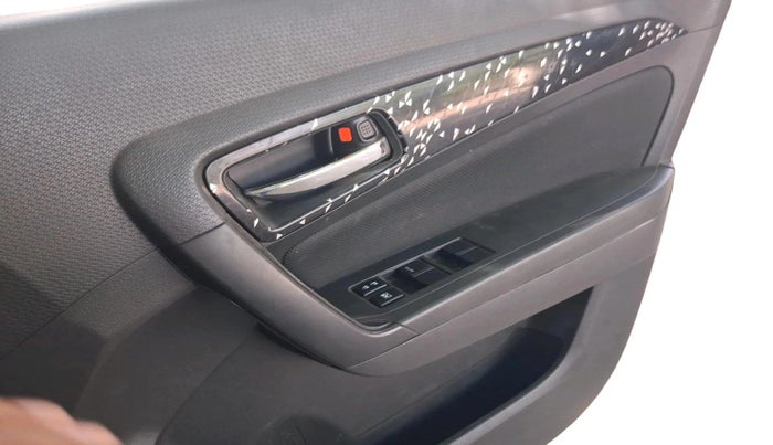 2017 Maruti Vitara Brezza ZDI PLUS, Diesel, Manual, 1,20,103 km, interior