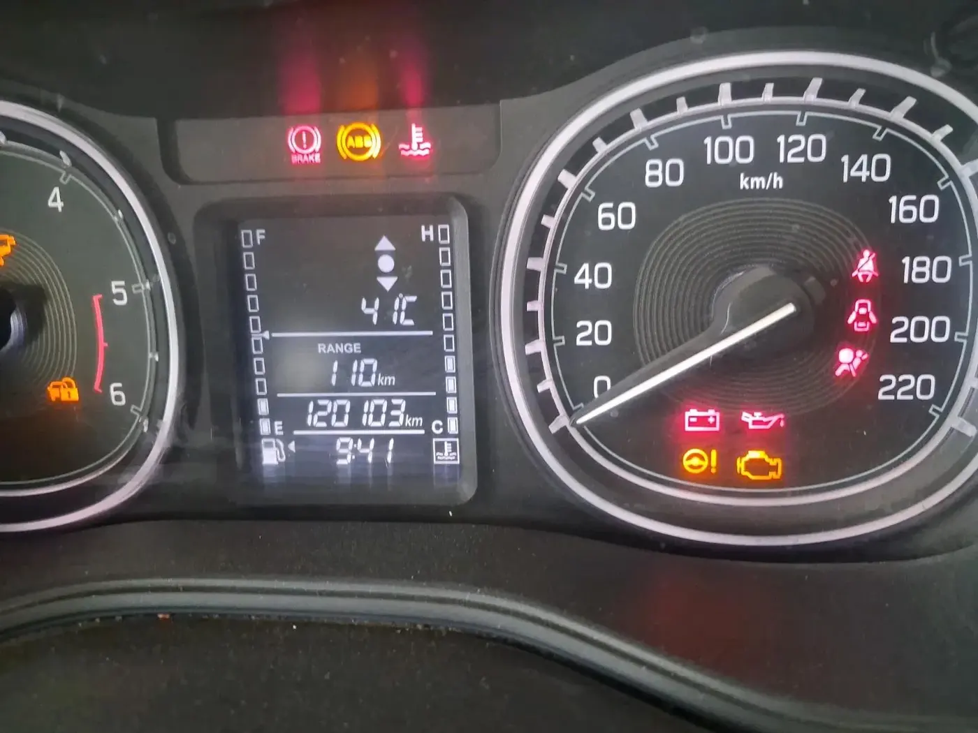 2017 Maruti Vitara Brezza ZDI PLUS, Diesel, Manual, 1,20,103 km, interior