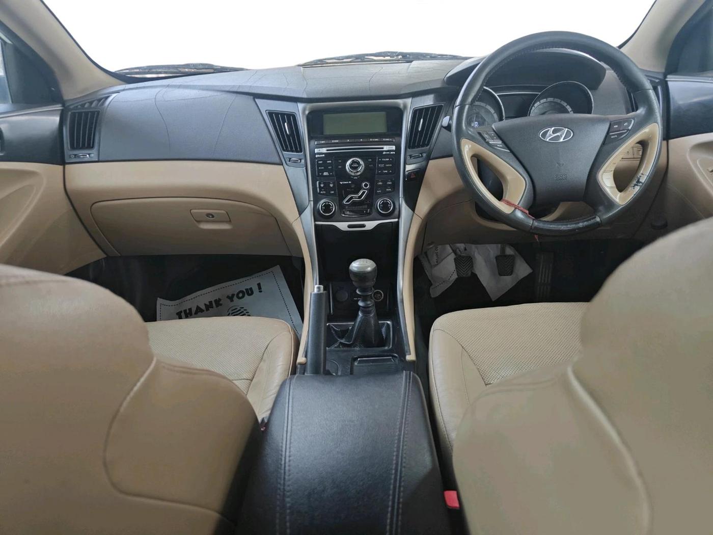 2014 Hyundai Sonata 2.4 GDI MT, Petrol, Manual, 1,06,355 km, interior