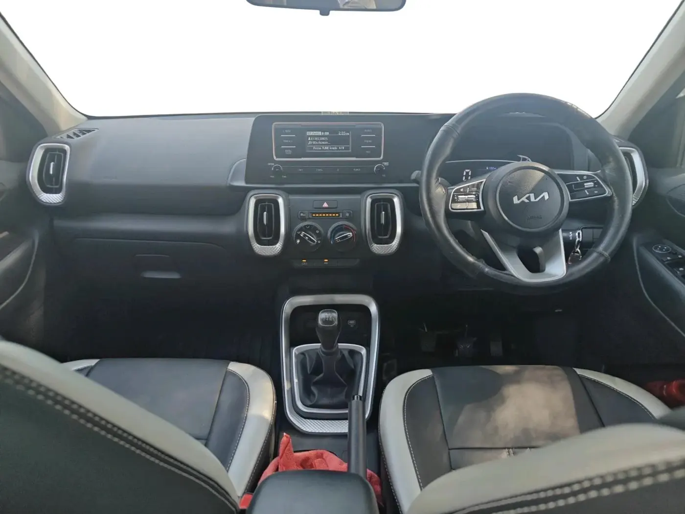 2023 KIA SONET HTK 1.2, Petrol, Manual, 15,214 km, interior