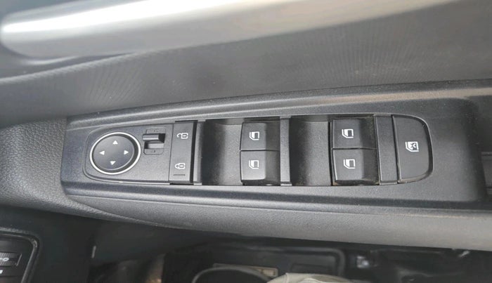 2023 KIA SONET HTK 1.2, Petrol, Manual, 15,214 km, interior