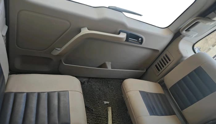 2015 Tata Safari Storme 2.2 EX 4X2, Diesel, Manual, 1,13,368 km, interior