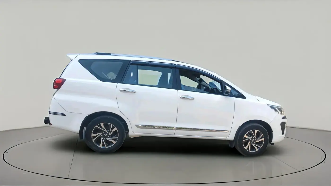 2022 Toyota Innova Crysta 2.4 GX 8 STR, Diesel, Manual, 88,844 km, exterior