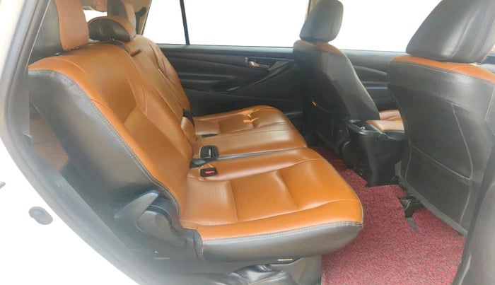 2022 Toyota Innova Crysta 2.4 GX 8 STR, Diesel, Manual, 88,844 km, interior