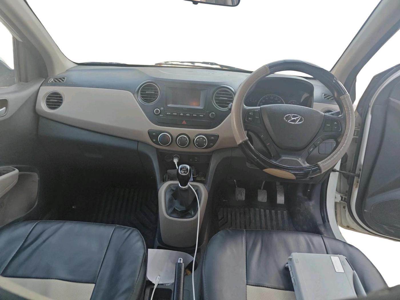 2017 Hyundai Grand i10 SPORTZ 1.2 KAPPA VTVT, Petrol, Manual, 1,07,988 km, interior