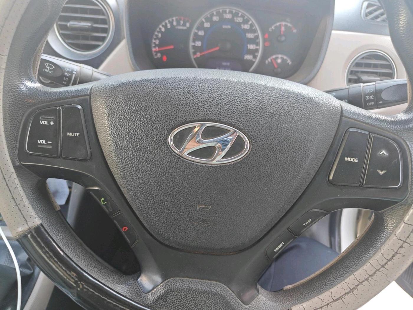 2017 Hyundai Grand i10 SPORTZ 1.2 KAPPA VTVT, Petrol, Manual, 1,07,988 km, interior