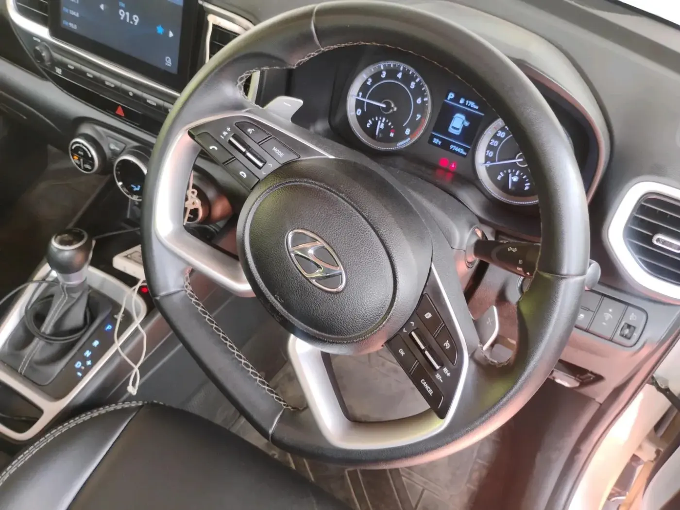2020 Hyundai VENUE SX PLUS 1.0 TURBO DCT, Petrol, Automatic, 97,443 km, interior