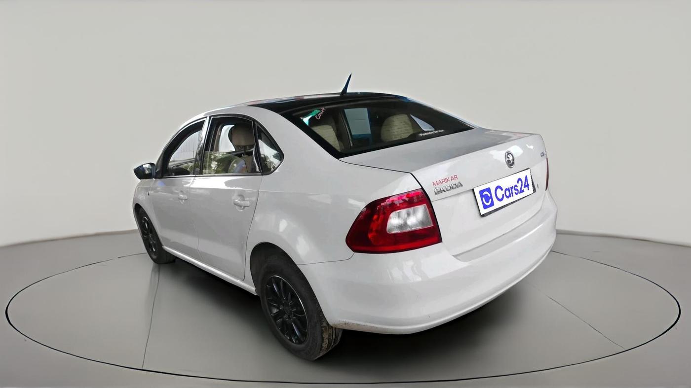 2015 Skoda Rapid 1.5 TDI CR ELEGANCE AT, Diesel, Automatic, 1,35,000 km, exterior