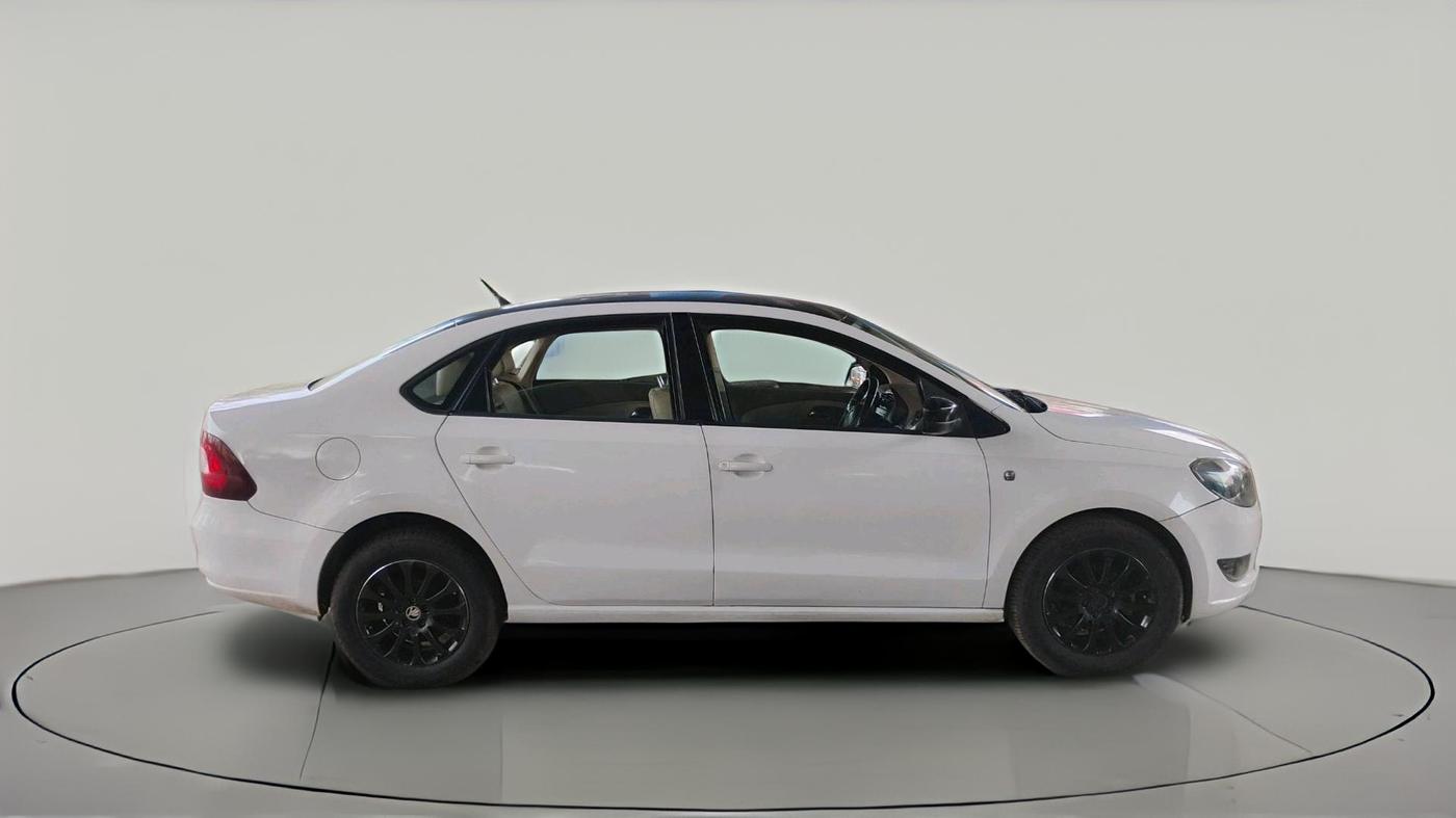 2015 Skoda Rapid 1.5 TDI CR ELEGANCE AT, Diesel, Automatic, 1,35,000 km, exterior