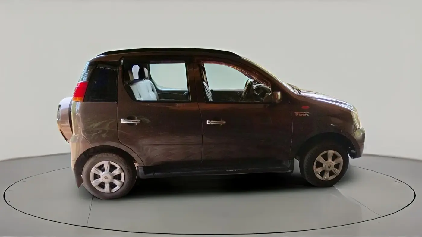 2013 Mahindra Quanto C6, Diesel, Manual, 85,570 km, exterior