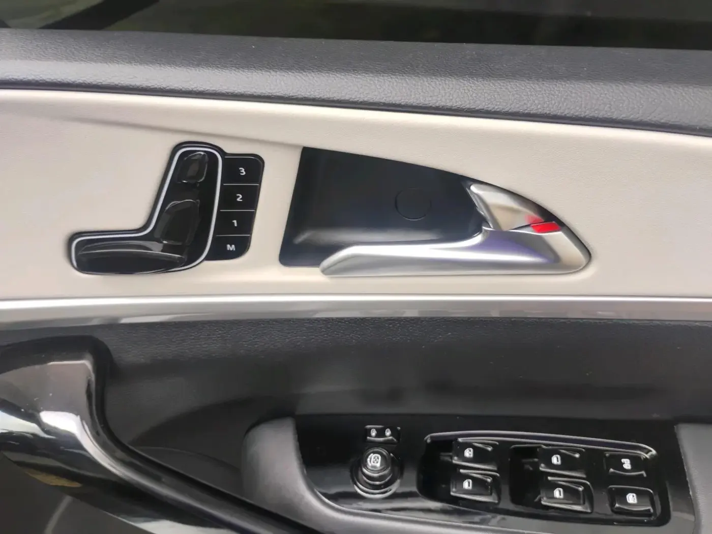 2023 Mahindra XUV700 AX 7 D AT 7 STR, Diesel, Automatic, 93,593 km, interior
