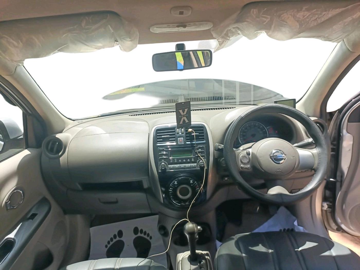 2013 Nissan Micra XV CVT, CNG, Automatic, 93,925 km, interior