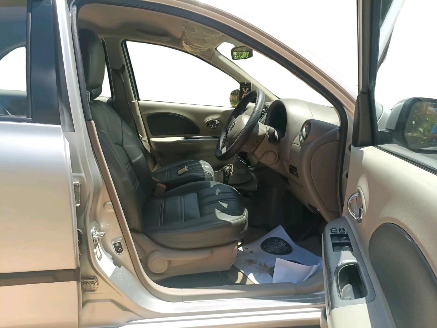 2013 Nissan Micra XV CVT, CNG, Automatic, 93,925 km, interior