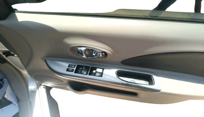 2013 Nissan Micra XV CVT, CNG, Automatic, 93,925 km, interior