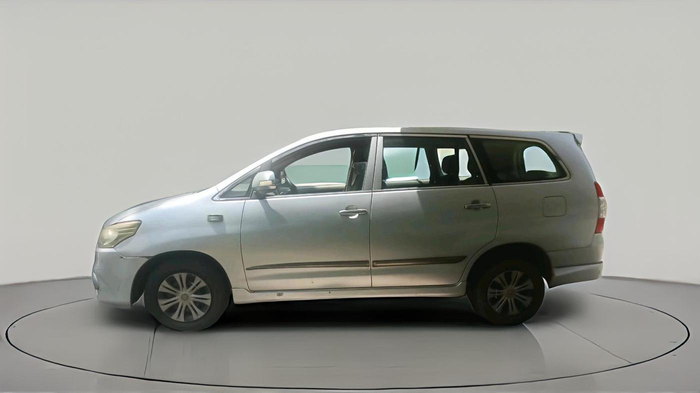 2012 Toyota Innova 2.5 GX 7 STR, Diesel, Manual, 3,14,431 km, exterior
