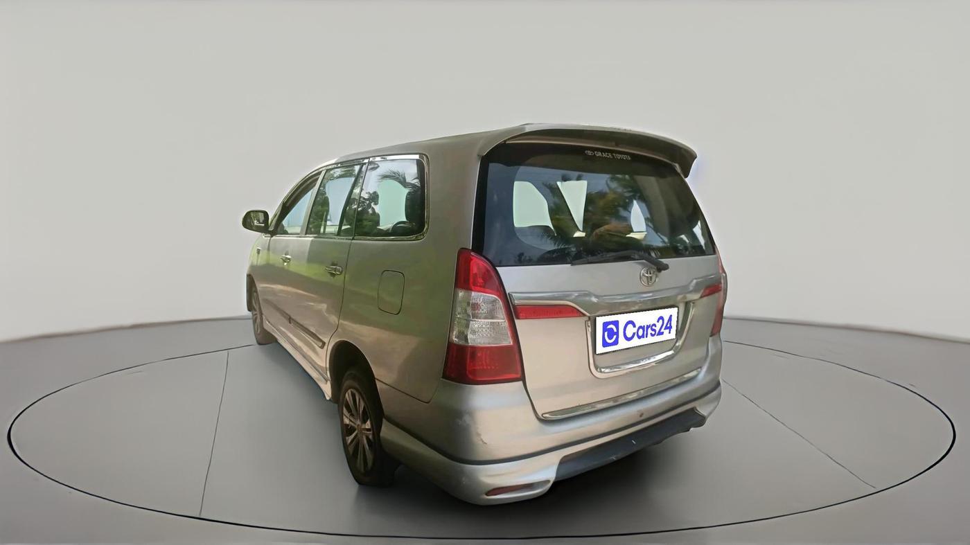 2012 Toyota Innova 2.5 GX 7 STR, Diesel, Manual, 3,14,431 km, exterior