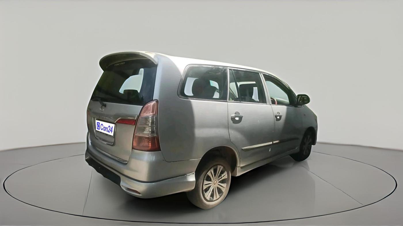 2012 Toyota Innova 2.5 GX 7 STR, Diesel, Manual, 3,14,431 km, exterior