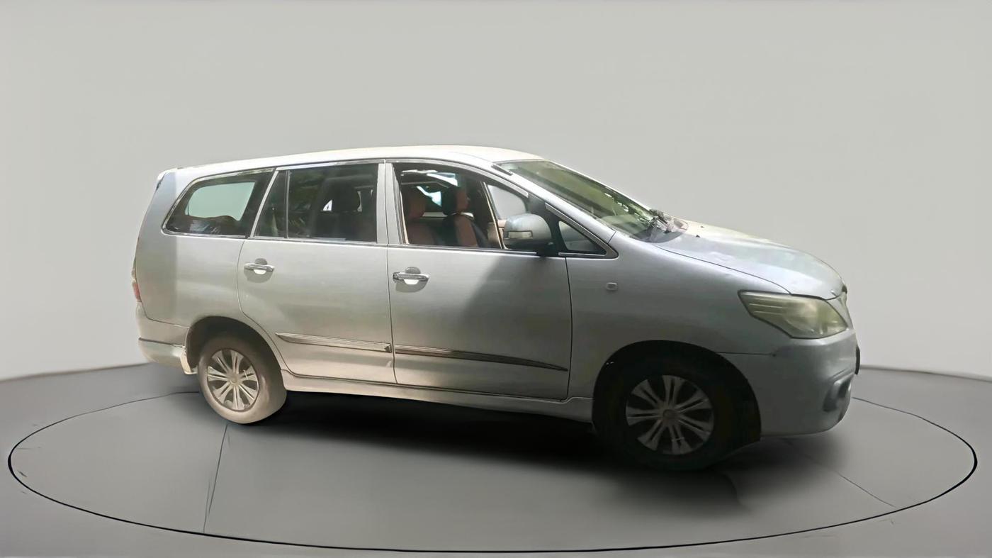2012 Toyota Innova 2.5 GX 7 STR, Diesel, Manual, 3,14,431 km, exterior