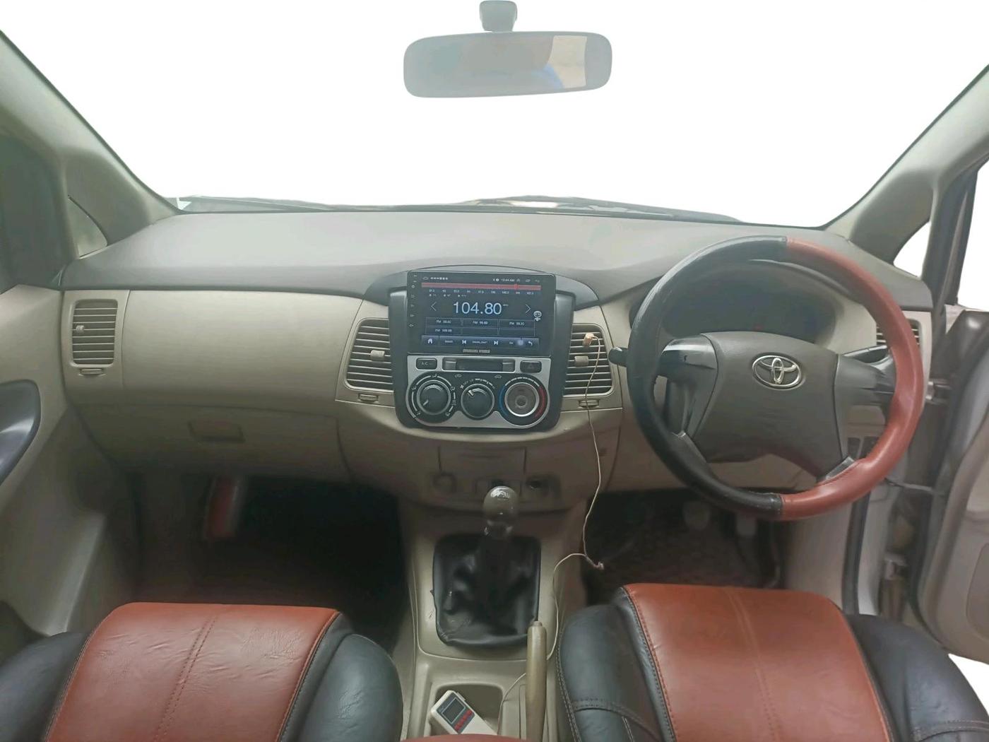 2012 Toyota Innova 2.5 GX 7 STR, Diesel, Manual, 3,14,431 km, interior