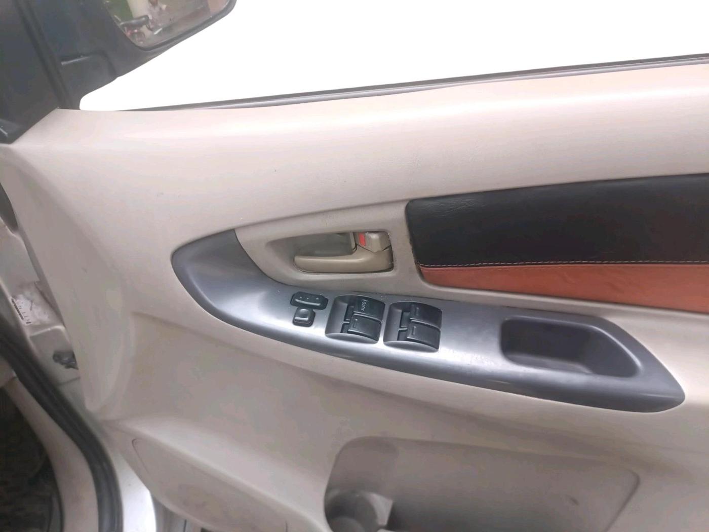 2012 Toyota Innova 2.5 GX 7 STR, Diesel, Manual, 3,14,431 km, interior