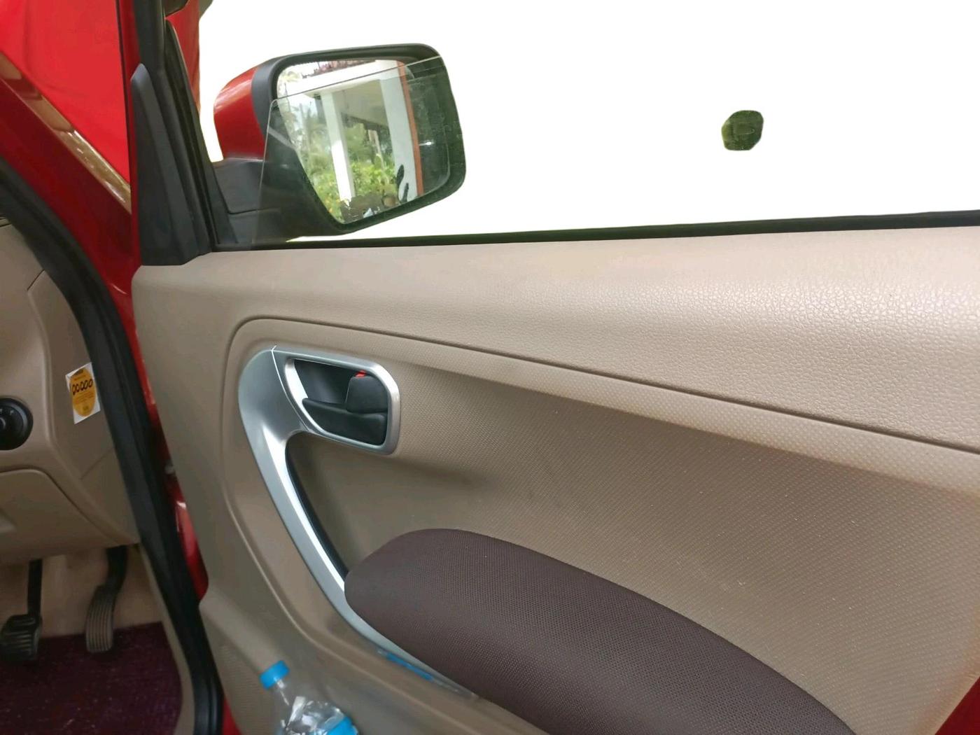 2017 Mahindra TUV300 T8, Diesel, Manual, 96,821 km, interior