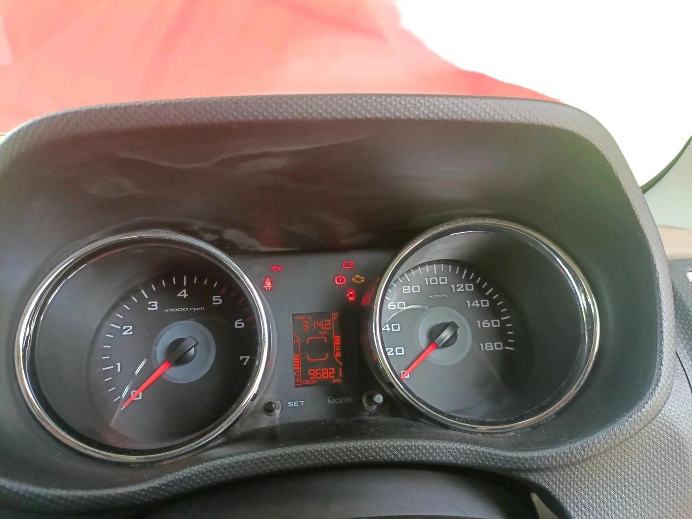 2017 Mahindra TUV300 T8, Diesel, Manual, 96,821 km, interior