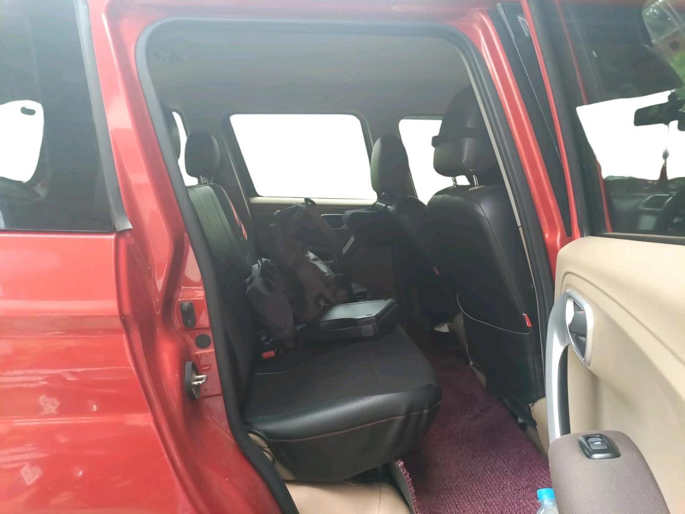 2017 Mahindra TUV300 T8, Diesel, Manual, 96,821 km, interior