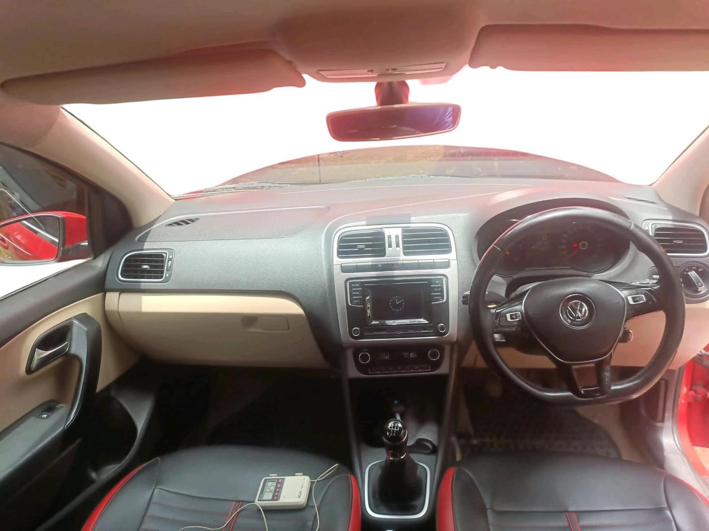 2016 Volkswagen Polo HIGHLINE1.5L, Diesel, Manual, 1,30,310 km, interior