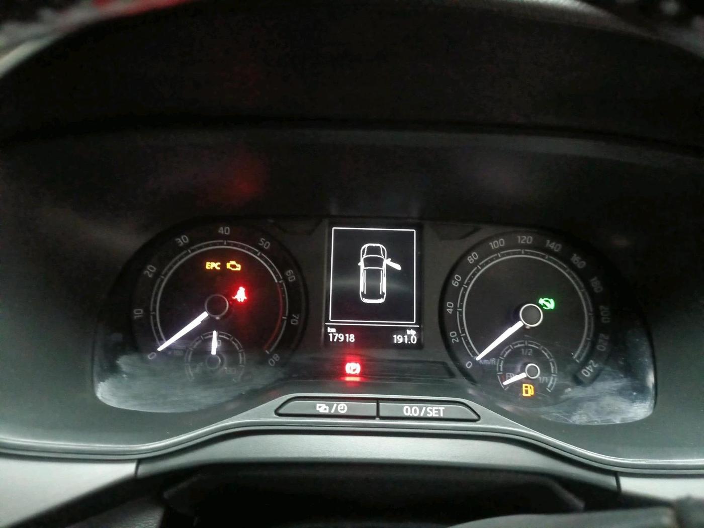2022 Skoda KUSHAQ AMBITION 1.0L TSI AT, Petrol, Automatic, 17,918 km, interior