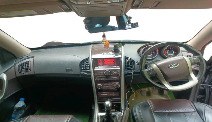 2014 Mahindra XUV500 W8, Diesel, Manual, 1,22,387 km, interior