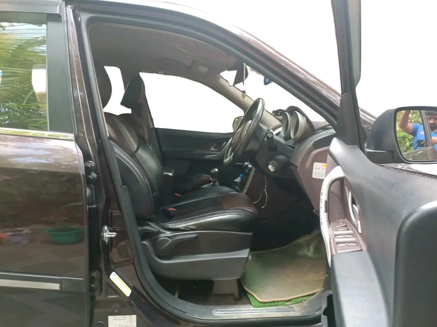 2014 Mahindra XUV500 W8, Diesel, Manual, 1,22,387 km, interior