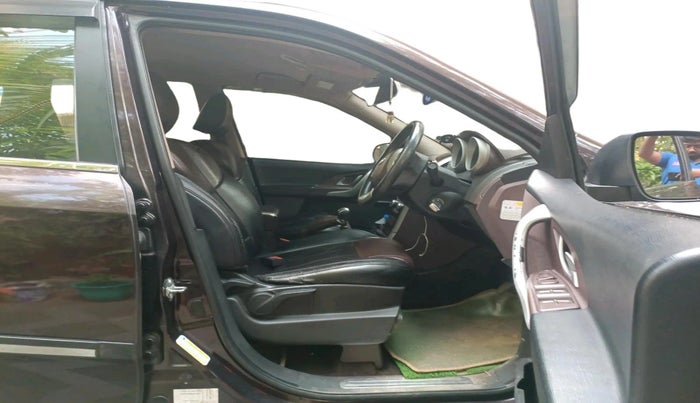 2014 Mahindra XUV500 W8, Diesel, Manual, 1,22,387 km, interior