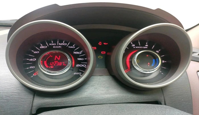 2014 Mahindra XUV500 W8, Diesel, Manual, 1,22,387 km, interior