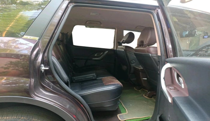 2014 Mahindra XUV500 W8, Diesel, Manual, 1,22,387 km, interior