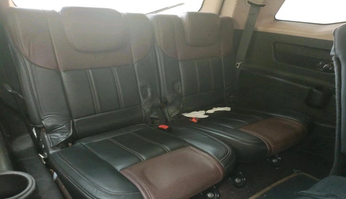 2014 Mahindra XUV500 W8, Diesel, Manual, 1,22,387 km, interior