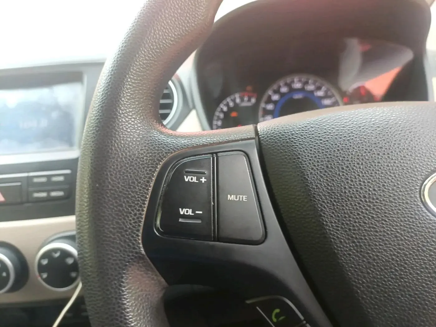 2017 Hyundai Grand i10 SPORTZ (O) 1.2 KAPPA VTVT, Petrol, Manual, 22,410 km, interior