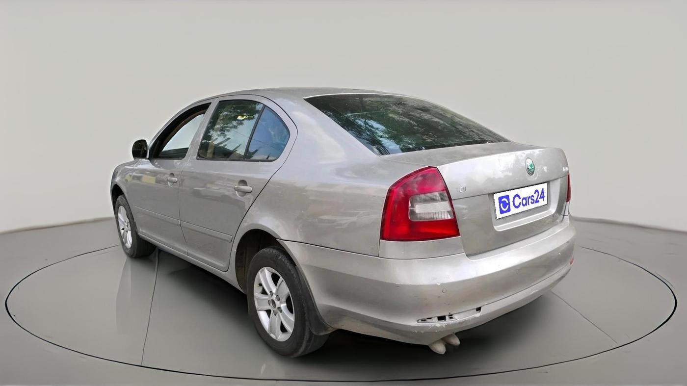 2011 Skoda Laura AMBIENTE 2.0 TDI CR MT, Diesel, Manual, 1,73,557 km, exterior