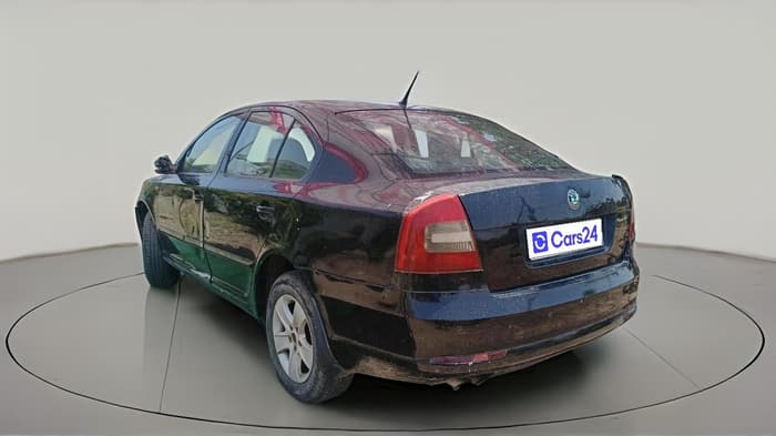2011 Skoda Laura ELEGANCE 2.0 TDI CR AT, Diesel, Automatic, 2,77,425 km, exterior