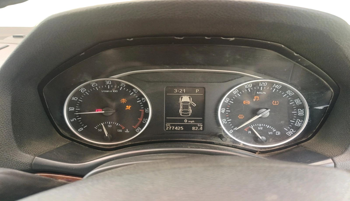 2011 Skoda Laura ELEGANCE 2.0 TDI CR AT, Diesel, Automatic, 2,77,425 km, interior