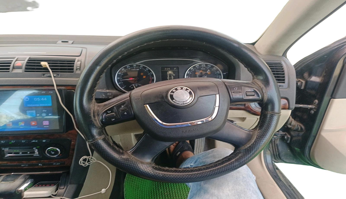 2011 Skoda Laura ELEGANCE 2.0 TDI CR AT, Diesel, Automatic, 2,77,425 km, interior