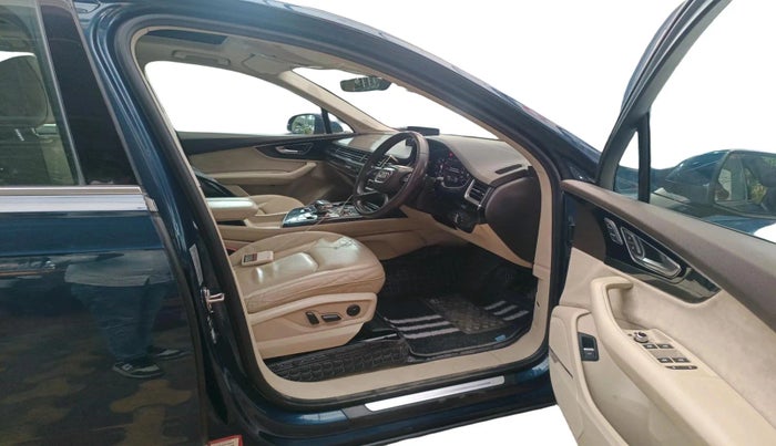 2019 Audi Q7 45 TDI QUATTRO PREMIUM PLUS, Diesel, Automatic, 1,13,825 km, interior